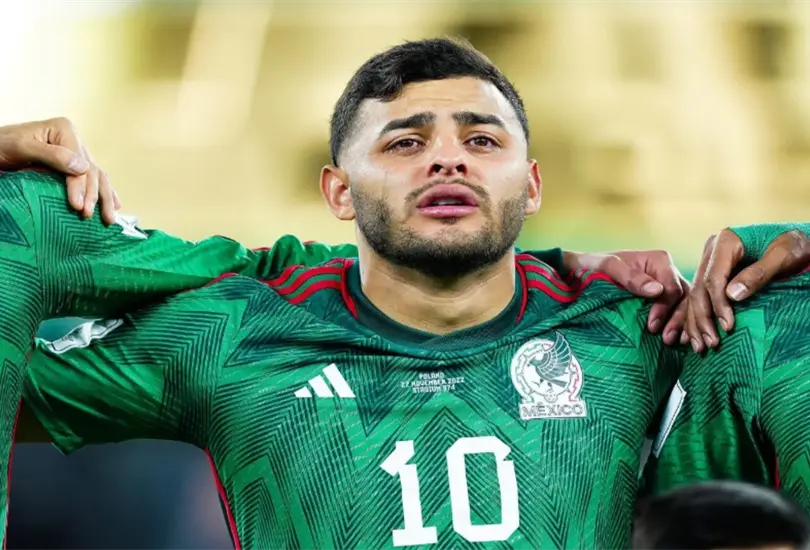 Alexis Vega no pudo contener el llanto de emoci&oacute;n durante el Himno Nacional.