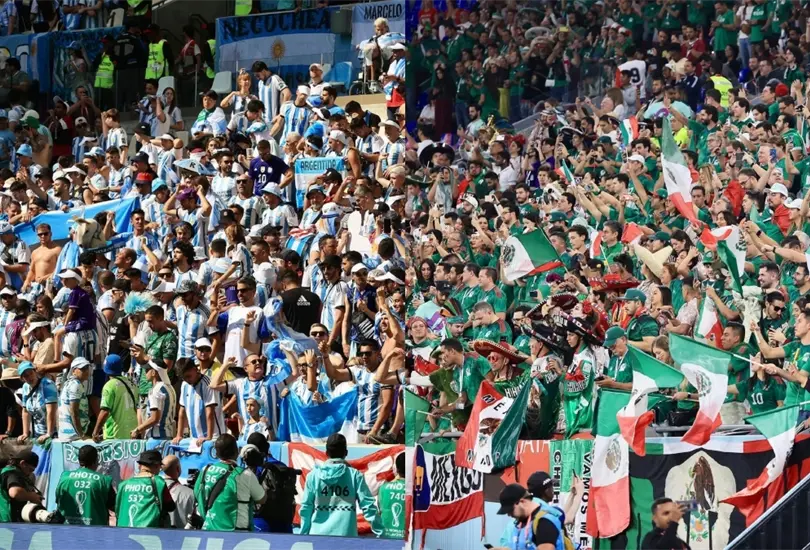 Aficionados de M&eacute;xico y Argentina se pelearon a golpes en la tribuna
