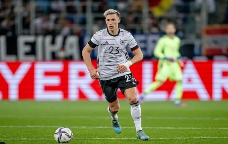 NICO SCHLOTTERBECK - ALEMANIA. Desde Bastian Schweinsteiger no hab&iacute;a un futbolista alem&aacute;n que complicara al mundo respecto a su pronunciaci&oacute;n, al menos hasta la aparici&oacute;n del jugador del Borussia Dortmund.