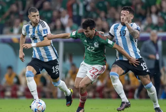 Hirving Lozano tuvo un partido complicado ante Argentina.