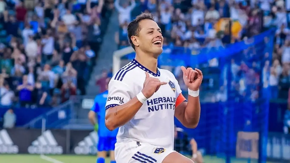Chicharito Hern&aacute;ndez pide que se siga apoyando al combinado mexicano pese al momento en el que se encuentra. 