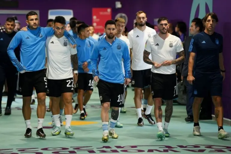 El empate no ayuda a Argentina en su búsqueda por entrar a los octavos de final de Qatar 2022 - Twitter @FIFAWorldCup_es