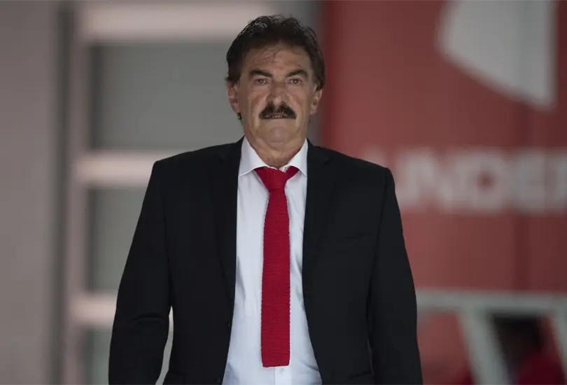 Ricardo La Volpe asegur&oacute; que leyendas del futbol mexicano pueden ayudar a la FMF