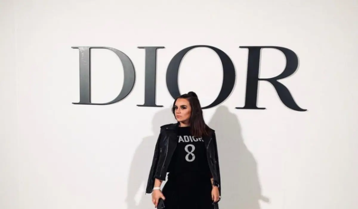 Erika Choperana es la española que conquistó a Antoine Griezmann cuando llegó a jugar a este país. Es una apasionada de la moda y cuenta con un blog sobre estos temas, aunque no es muy apasionada de los reflectores y la vida pública.