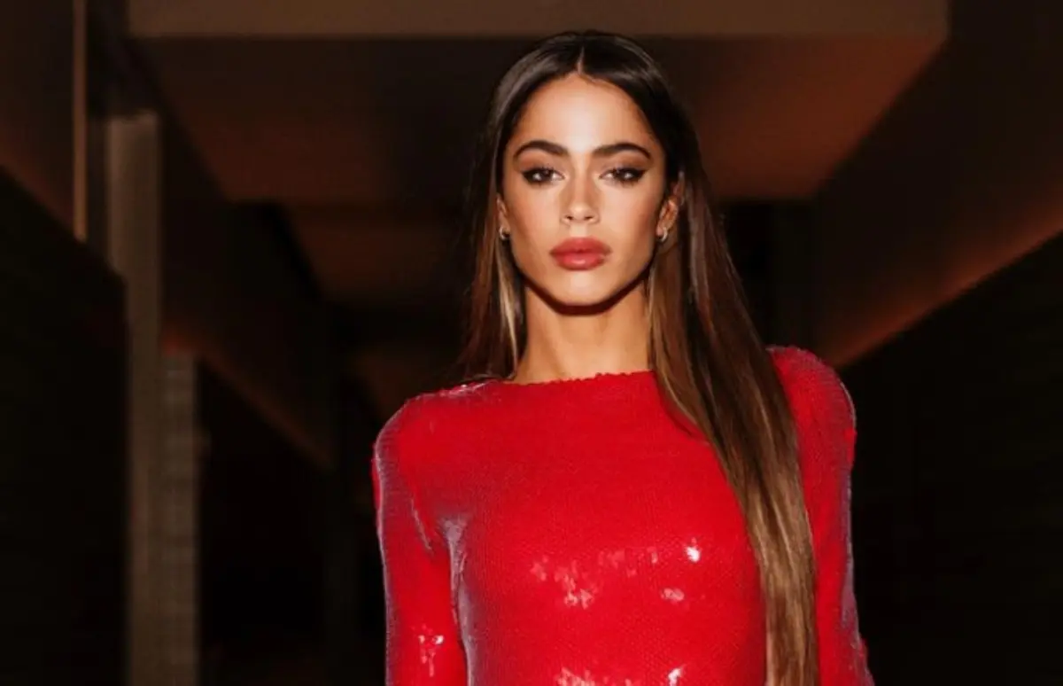 Tini Stoessel es una cantante argentina muy famosa y conocida por sus orígenes en series de televisión infantil. Después de muchos rumores, su relación con el argentino Rodrigo de Paul fue confirmada.