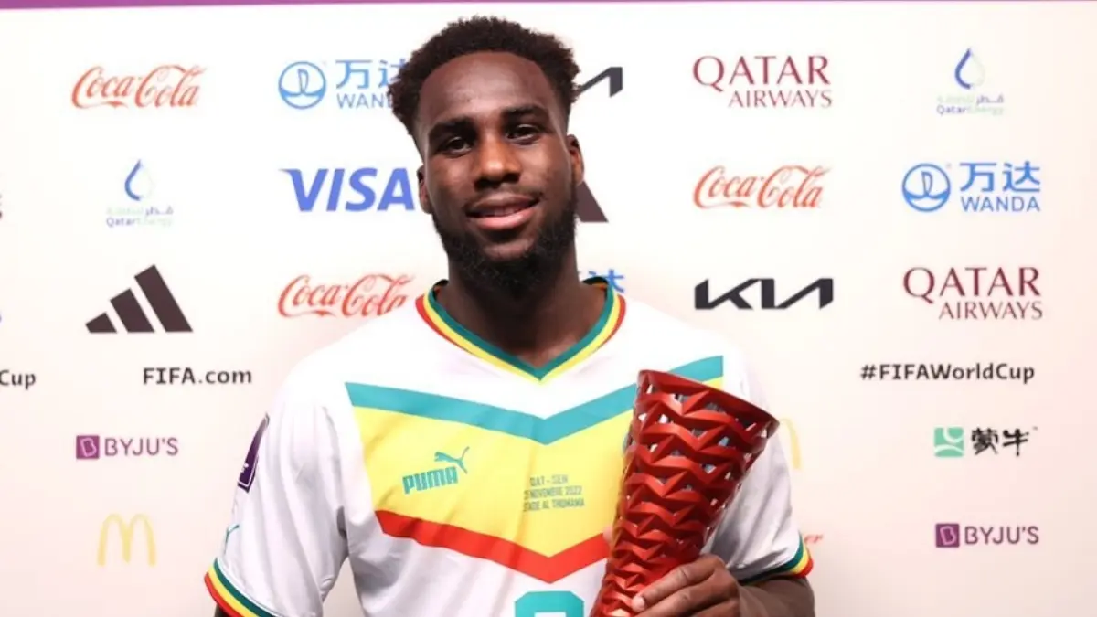 BOULAYE DIA - SENEGAL. El delantero senegalés contribuyó a la victoria de su país 3-1 ante Qatar, consiguiendo uno de los goles que los hizo quedarse con el triunfo.