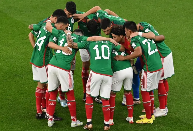 México tiene más tarjetas amarillas que Polonia en los primeros dos partidos de la Fase de Grupos. México tiene más tarjetas amarillas que Polonia en los primeros dos partidos de la Fase de Grupos.
