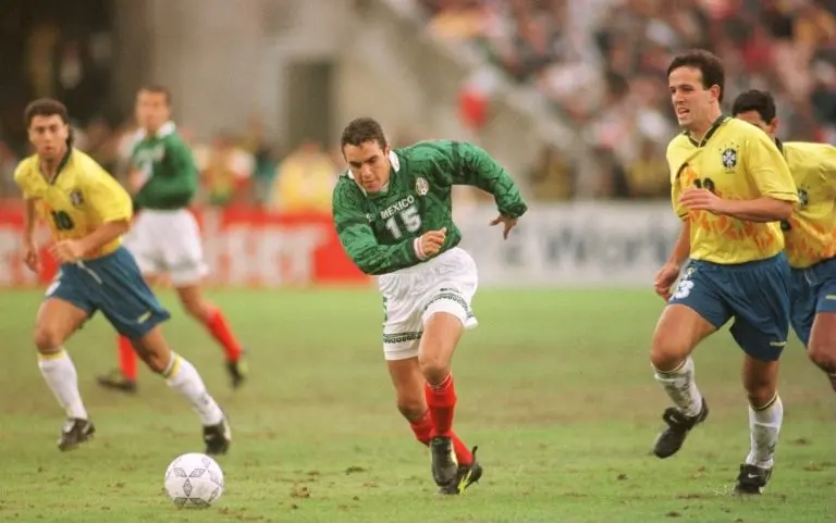 Cuauhtémoc Blanco fue una de las figuras de la Copa Confederación 1999. (@FIFAcom)