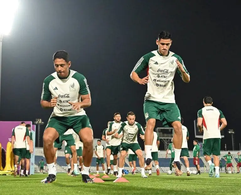 Luis Romo y Uriel Antuna en el que podría ser el último entrenamiento de México en Qatar - @miseleccionmx