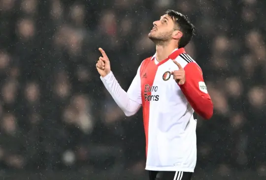 Santiago Giménez aumentó su racha goleadora con el Feyenoord y anotó el empate ante el Ajax en la Copa de los Países Bajos con ayuda de Jorge Sánchez.