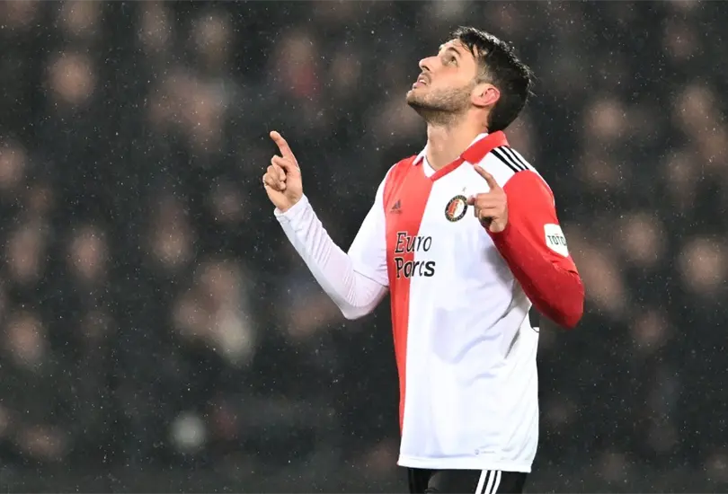 Santiago Gim&eacute;nez aument&oacute; su racha goleadora con el Feyenoord y anot&oacute; el empate ante el Ajax en la Copa de los Pa&iacute;ses Bajos con ayuda de Jorge S&aacute;nchez.