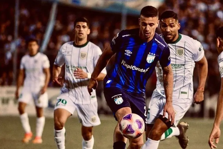 Ramiro Carrera es mediocampista - Instagram @ramirocarrera23