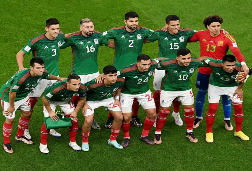 México necesita ganar por cuatro o más goles a Arabia Saudita para no depender de ningún otro marcador. México necesita ganar por cuatro o más goles a Arabia Saudita para no depender de ningún otro marcador.