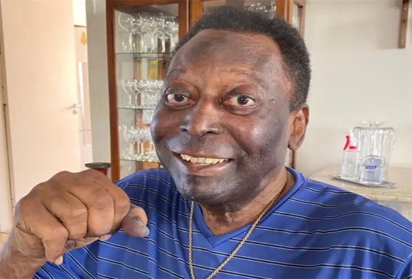 Pel&eacute; est&aacute; hospitalizado por problemas de salud