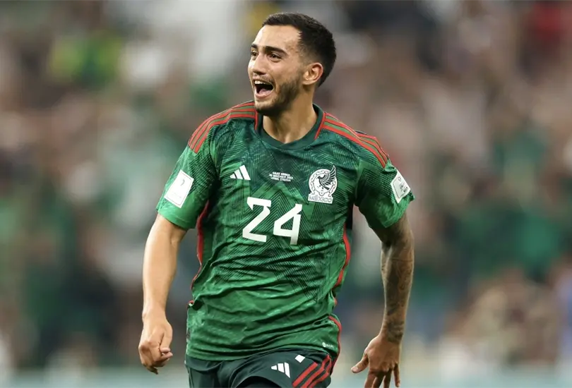 Luis Ch&aacute;vez festeja su gol ante la Selecci&oacute;n de Arabia Saudita.