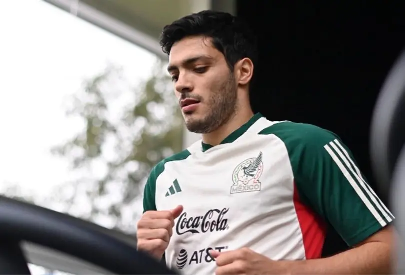 Ra&uacute;l Jim&eacute;nez mantiene la esperanza de recuperarse y poder participar con M&eacute;xico en el Mundial de Qatar 2022.