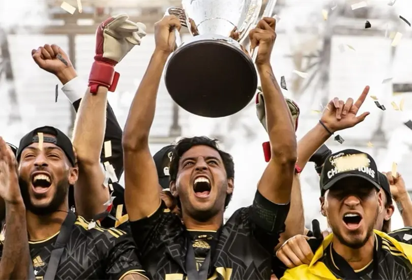 Carlos Vela levanta el título de la MLS con el LAFC. Carlos Vela levanta el título de la MLS con el LAFC.