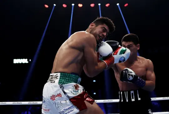 Gilberto Zurdo Ramírez perdió ante Dmitry Bivol por el título semipesado. 