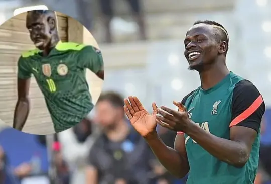Sadio Mané fue homenajeado con una estatua en su país, pero fue criticada por el poco parecido que tiene con él. Sadio Mané fue homenajeado con una estatua en su país, pero fue criticada por el poco parecido que tiene con él.