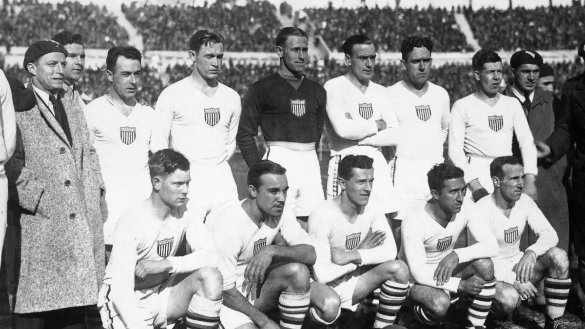 URUGUAY 1930 - ESTADOS UNIDOS. Los norteamericanos ganaron el Grupo 4 con cuatro puntos, encima de Paraguay y Bélgica. Dicho logro les permitió llegar a Semifinales para caer 6-1 ante Argentina.