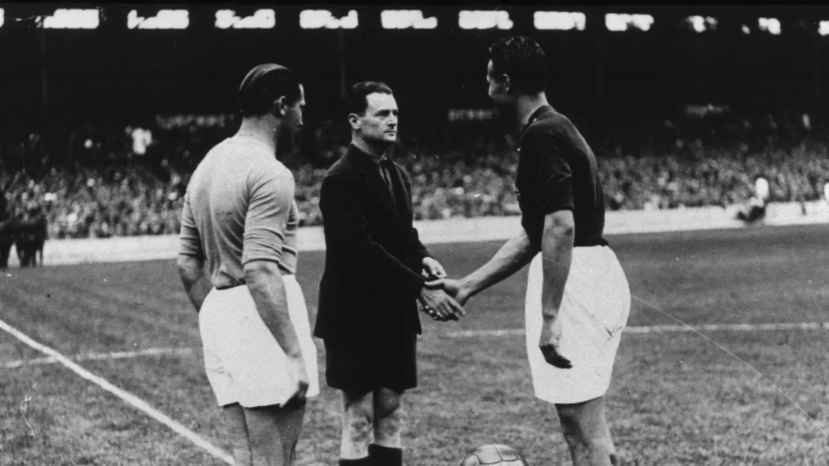 FRANCIA 1938 - CUBA. Los cubanos llegaron hasta Cuartos de Final luego de vencer a Rumania 2-1 en Octavos, aunque para la siguiente ronda fueron goleados 8-0 por Suecia.