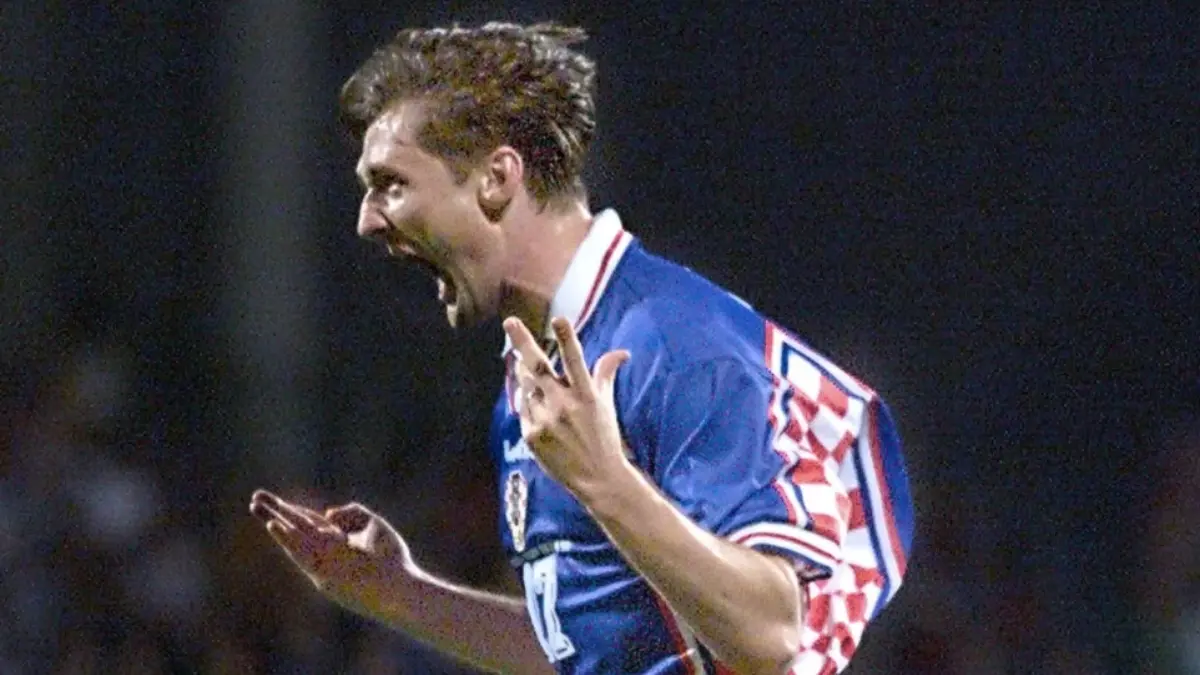 FRANCIA 1998 - CROACIA. La generación croata quedó en tercer lugar de dicho Mundial tras vencer a Países Bajos, aunque en rondas previas dejó a Alemania y Rumanía forjando así sus primera generación icónica.