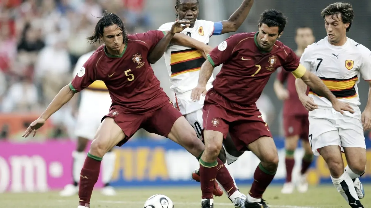 ALEMANIA 2006 - PORTUGAL. Dicha etiqueta de 'Caballo Negro' pudo ser compartida con Ucrania, pero el hecho de llegar a quedarse con el cuarto lugar hizo de Portugal la sensación de 2006. Dejó a Países Bajos e Inglaterra en Octavos y Cuartos respectivamente. 