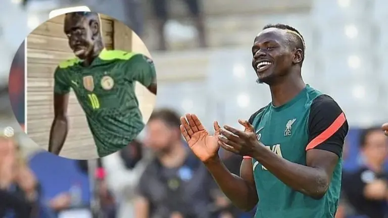 Sadio Mané fue homenajeado con una estatua en su país, pero fue criticada por el poco parecido que tiene con él. Foto: Instagram @sadiomaneofficiel