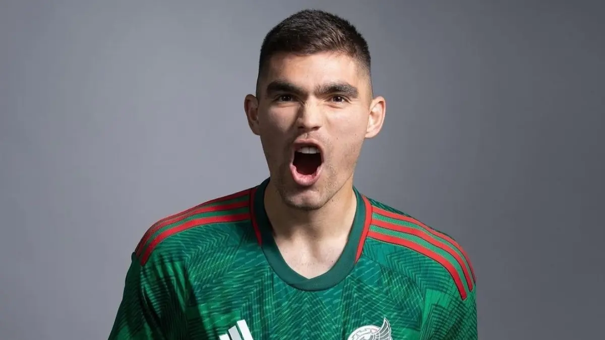 JOHAN VÁSQUEZ. Un central que ha dejado buenas sensaciones cuando juega con la Selección Mexicana. Tendría 28 años en 2026 y, en el mejor de los casos, podría estar consolidado en Europa.