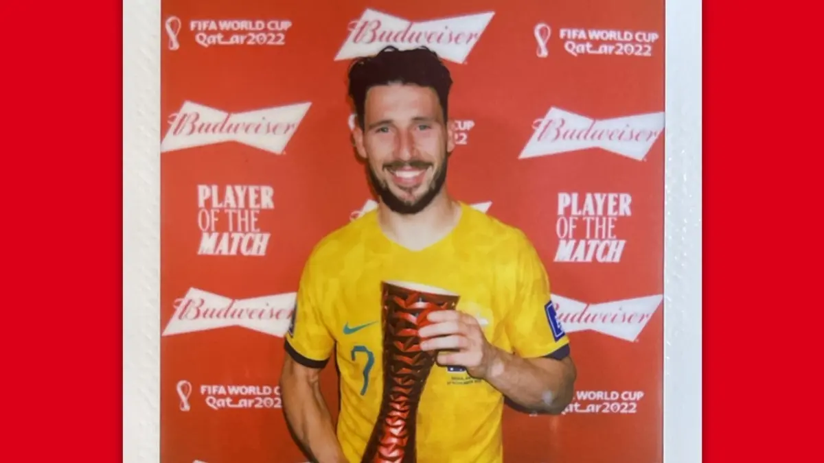 MATTHEW LECKIE. El mediocampista australiano fue el encargado de anotar el gol del triunfo 1-0 sobre Dinamarca y así mandar a su país a la ronda de Octavos de Final.