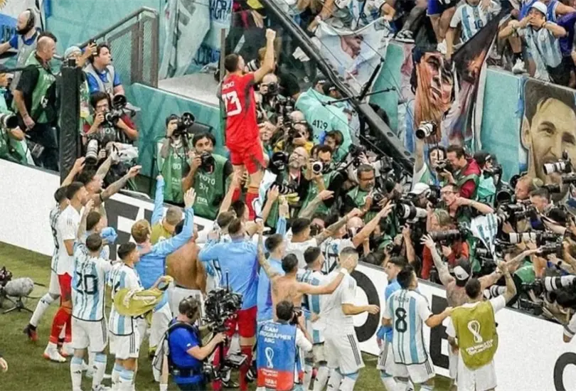 Un futbolista de Argentina agredi&oacute; a un trabajador del Estadio Lusail.