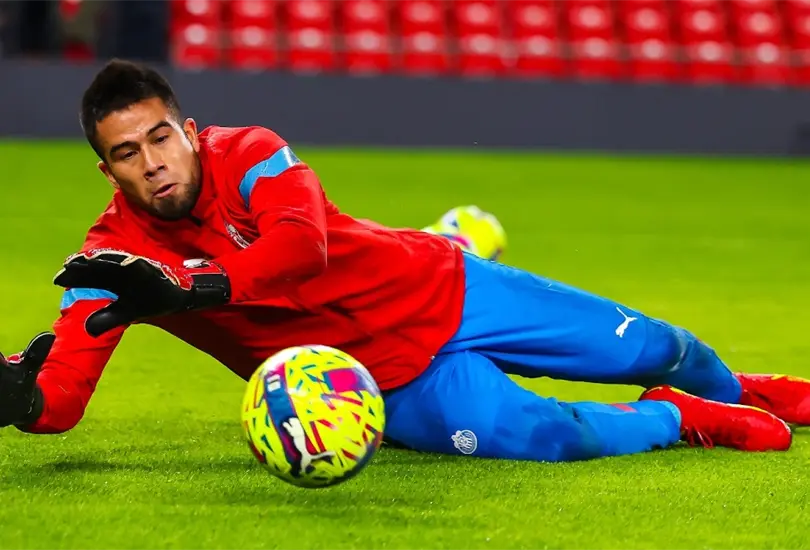 Wacho Jim&eacute;nez tuvo una actuaci&oacute;n destacada en la derrota de Chivas ante Athletic de Bilbao