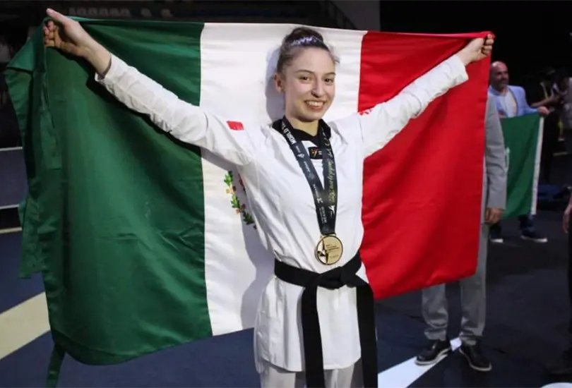 Daniela Souza fue premiada por ejecutar la patada del a&ntilde;o en el Mundial de Guadalajara.