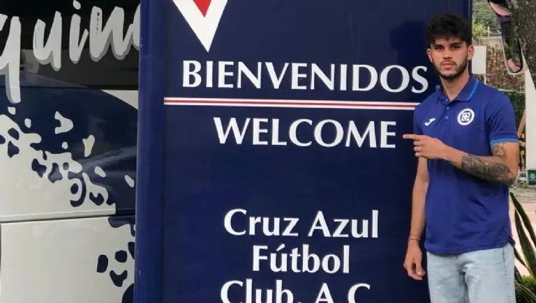Víctor Derbez en su llegada a Cruz Azul. @louisderbez