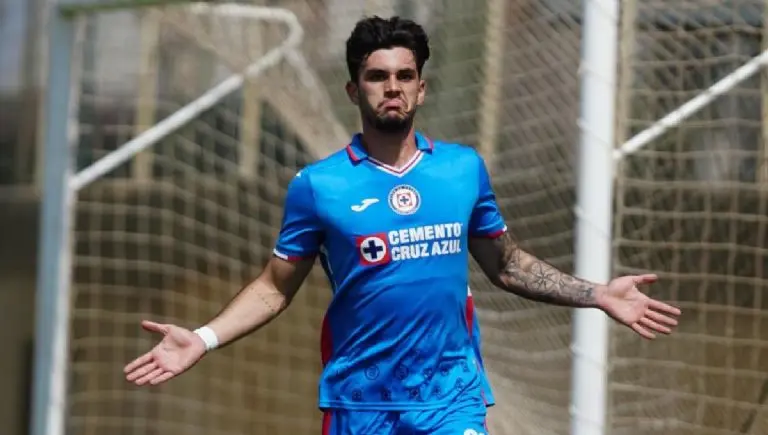 Víctor Derbez podría debutar con Cruz Azul. @louisderbez