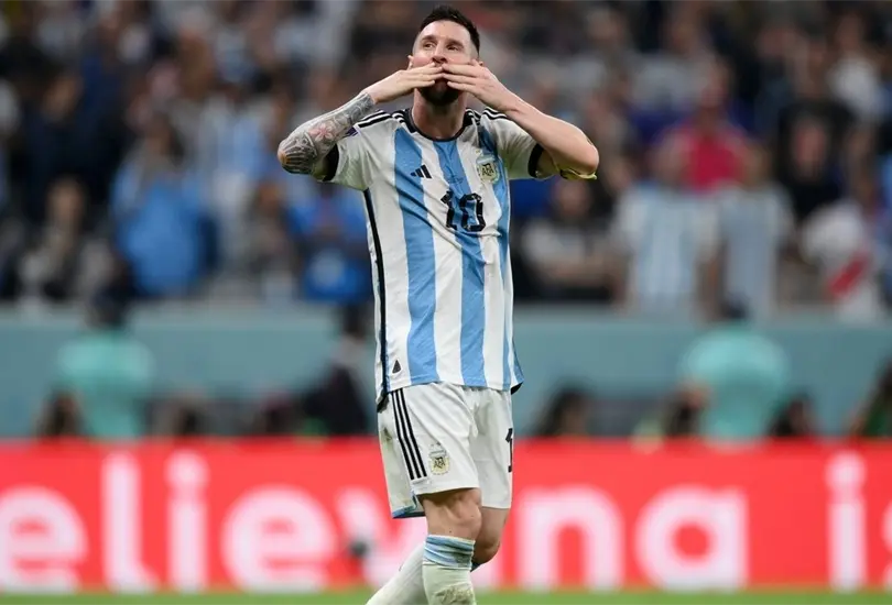 Lionel Messi podría ganar el domingo el único título que le hace falta en su carrera, el Mundial. Lionel Messi podría ganar el domingo el único título que le hace falta en su carrera, el Mundial.