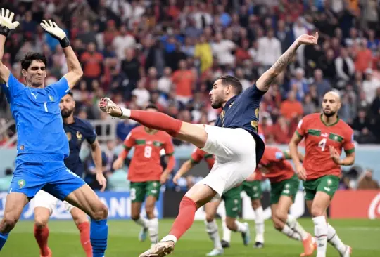 Theo Hernández adelantó a Francia en el partido de Semifinales ante Marruecos.