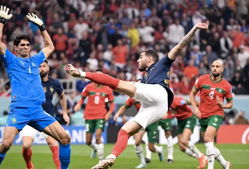 Theo Hern&aacute;ndez adelant&oacute; a Francia en el partido de Semifinales ante Marruecos.