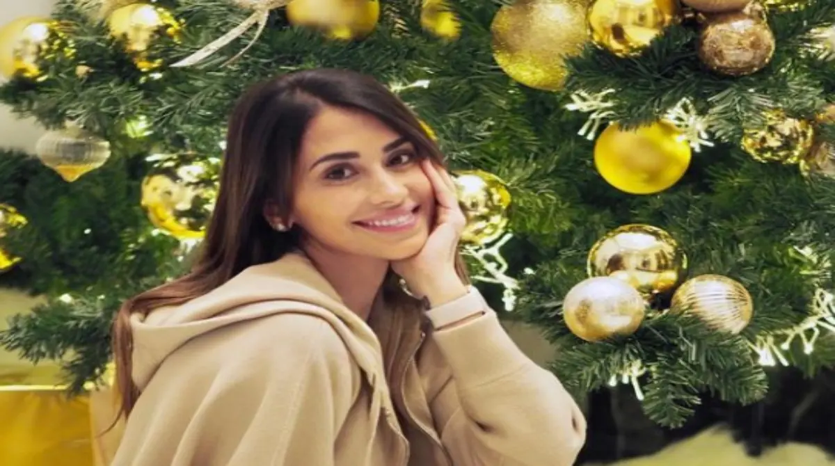Sin duda una de las m&aacute;s queridas, Antonela Roccuzzo es la esposa y pareja de toda la vida del comandante argentino Lionel Messi, y adem&aacute;s de ser madre de familia tambi&eacute;n es empresaria enfocada en moda infantil.