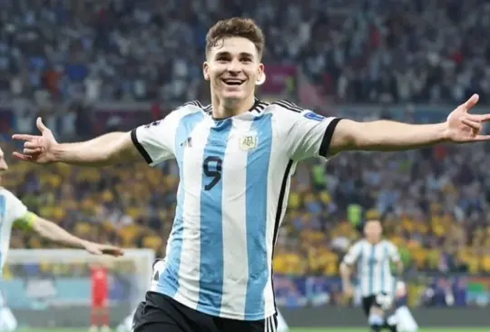 Julián Álvarez celebra su gol ante Australia a lo Araña.