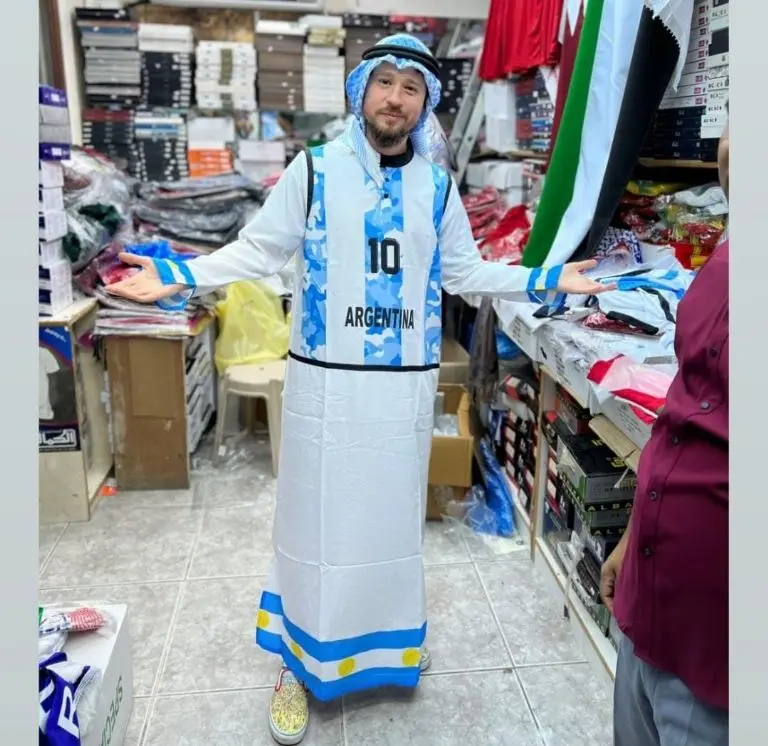 Luisito Comunica con un thaub de Argentina.<br>(Foto: Captura de pantalla)