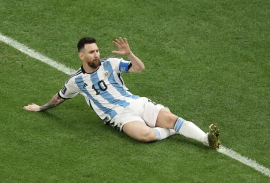 Messi celebra el primer gol del partido entre Argentina y Francia.