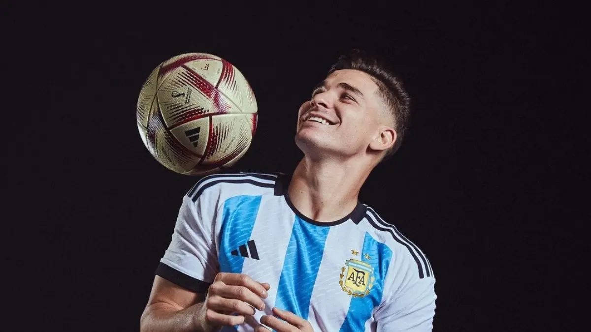 9. JULIÁN ÁLVAREZ - La 'Araña' pasó de ser suplente a ser el titular absoluto de la 'Albiceleste' en Qatar; jugó 506 minutos a lo largo de los siete partidos del equipo y marcó cuatro goles.