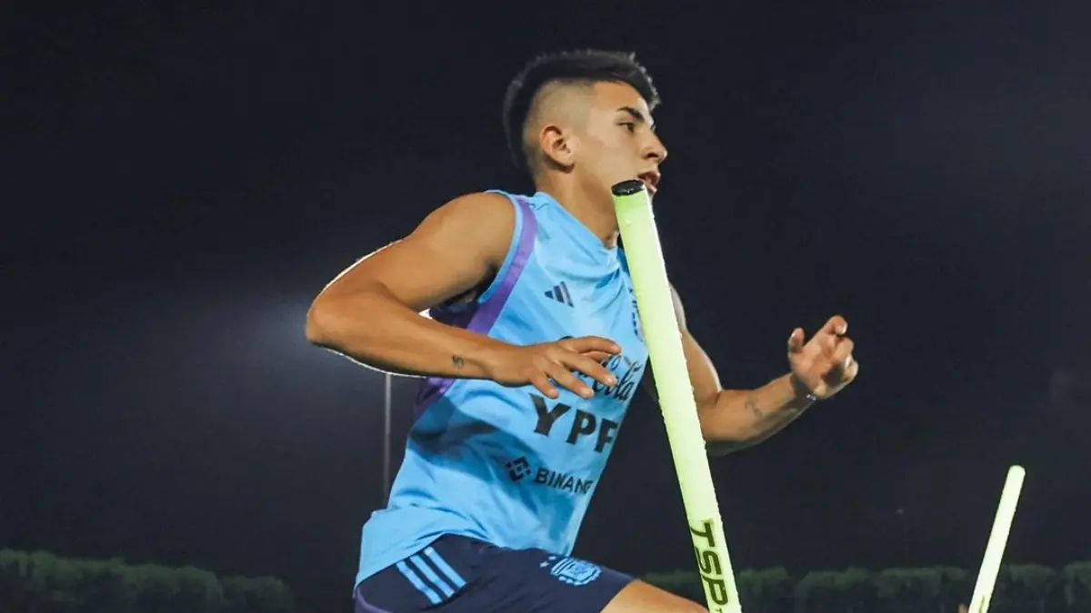 16. THIAGO ALMADA - El joven volante de 21 años, uno de los más jóvenes del plantel, solo jugó 13 minutos en Qatar 2022.