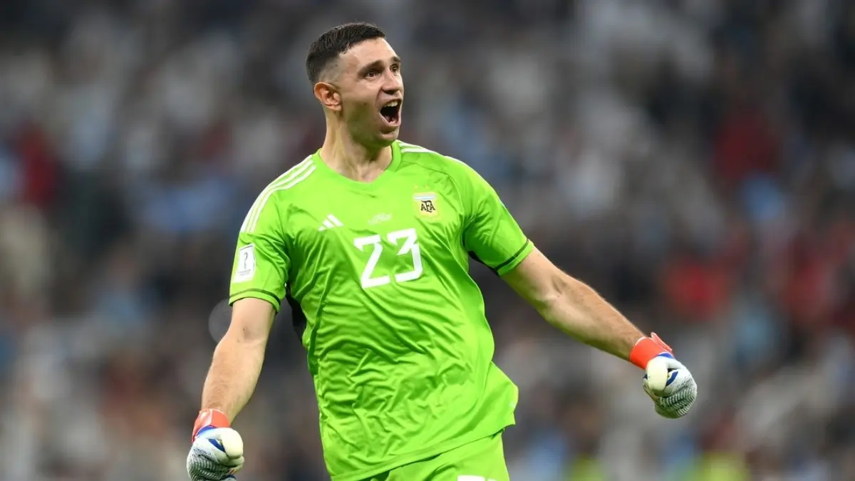 23. EMILIANO 'DIBU' MARTÍNEZ - El Guante de Oro del Mundial jugó todos los partidos y por ende todos los minutos posibles dentro del Mundial.