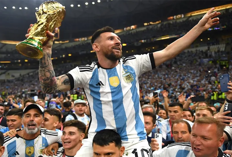 Lionel Messi levant&oacute; en Qatar 2022 el &uacute;nico trofeo importante que le faltaba. 
