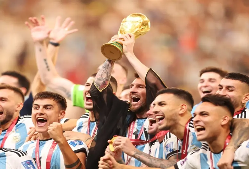 Despu&eacute;s de una sequ&iacute;a de 36 a&ntilde;os sin ganar el m&aacute;ximo t&iacute;tulo del futbol, la Albiceleste se consagr&oacute; campeona del mundo. 