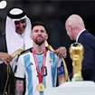 ¿Qué es el bisht? La lujosa prenda qatarí que utilizó Messi y cuánto cuesta en el mercado