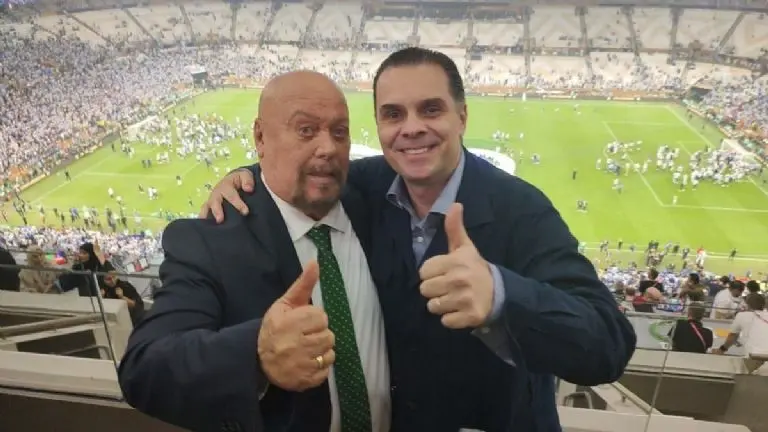 Christian Martinoli con Enrique 'Perro' Bermúdez. (@cmartinolimx)