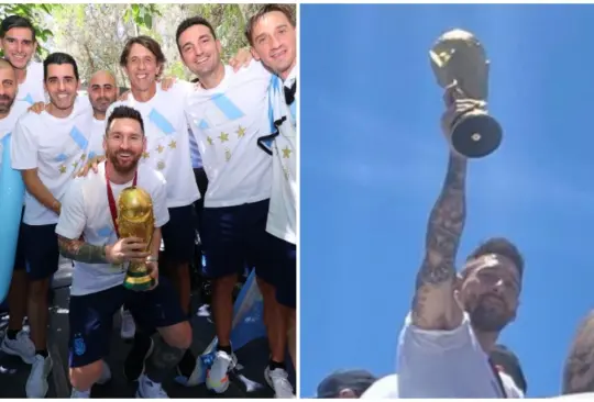 Los jugadores de Argentina habrían celebrado frente a sus aficionados con una réplica de la Copa del Mundo.